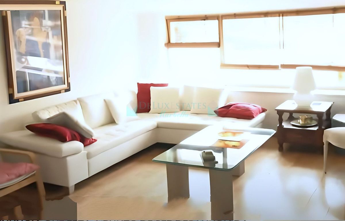 Villa for sale in Nueva Andalucia