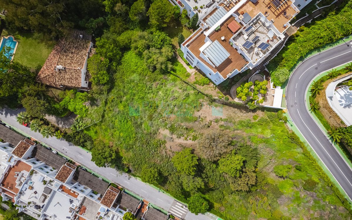 Plot for sale in Benahavis