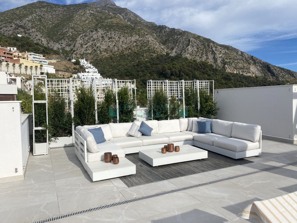 Penthouse for rent in Istan