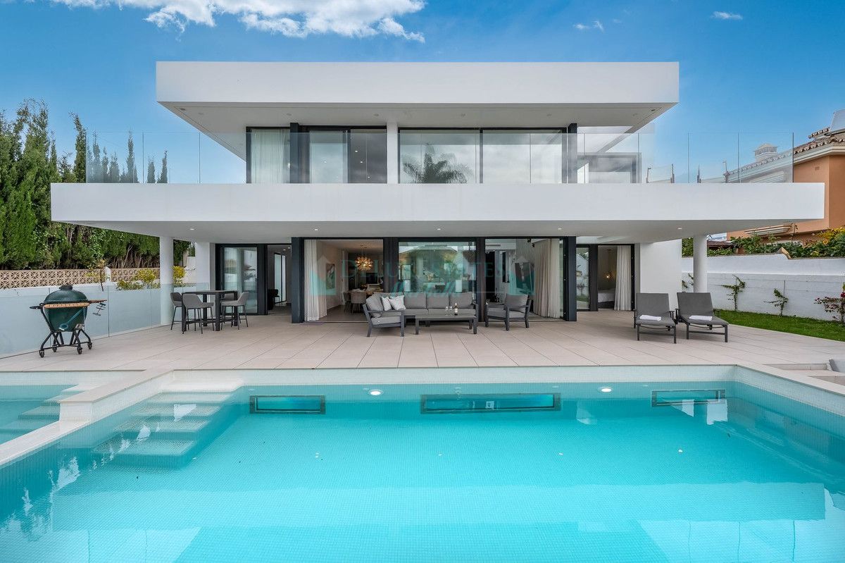 Villa for sale in San Pedro de Alcantara