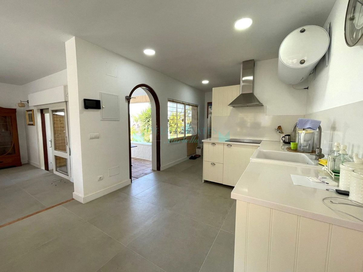 Villa for sale in Estepona