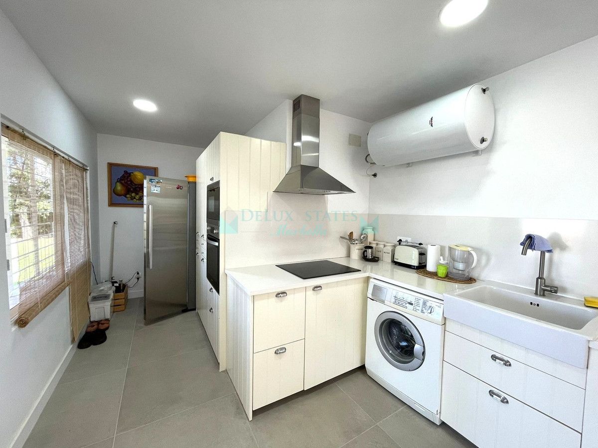 Villa for sale in Estepona