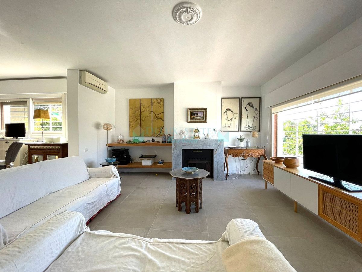 Villa for sale in Estepona