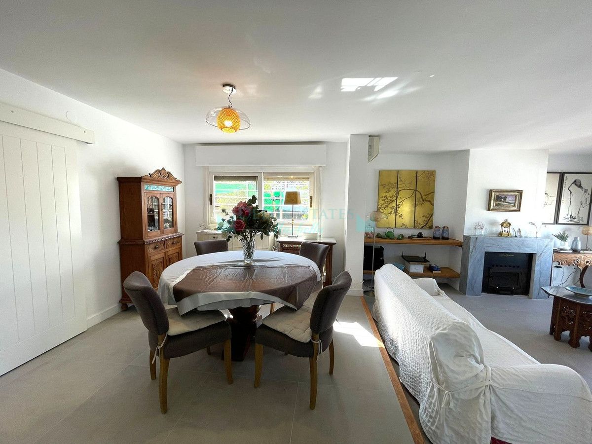 Villa for sale in Estepona