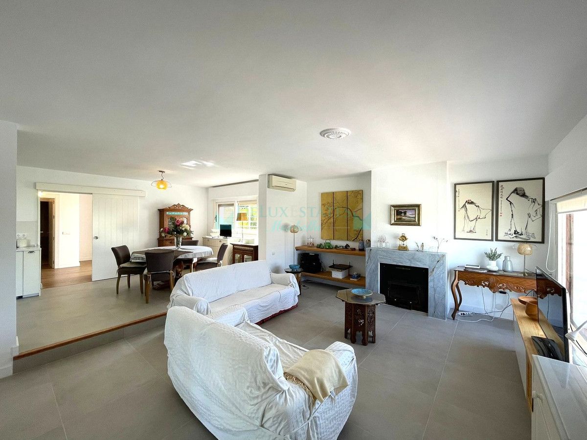 Villa for sale in Estepona