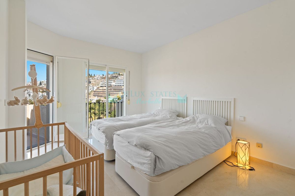 Penthouse for sale in La Quinta, Benahavis