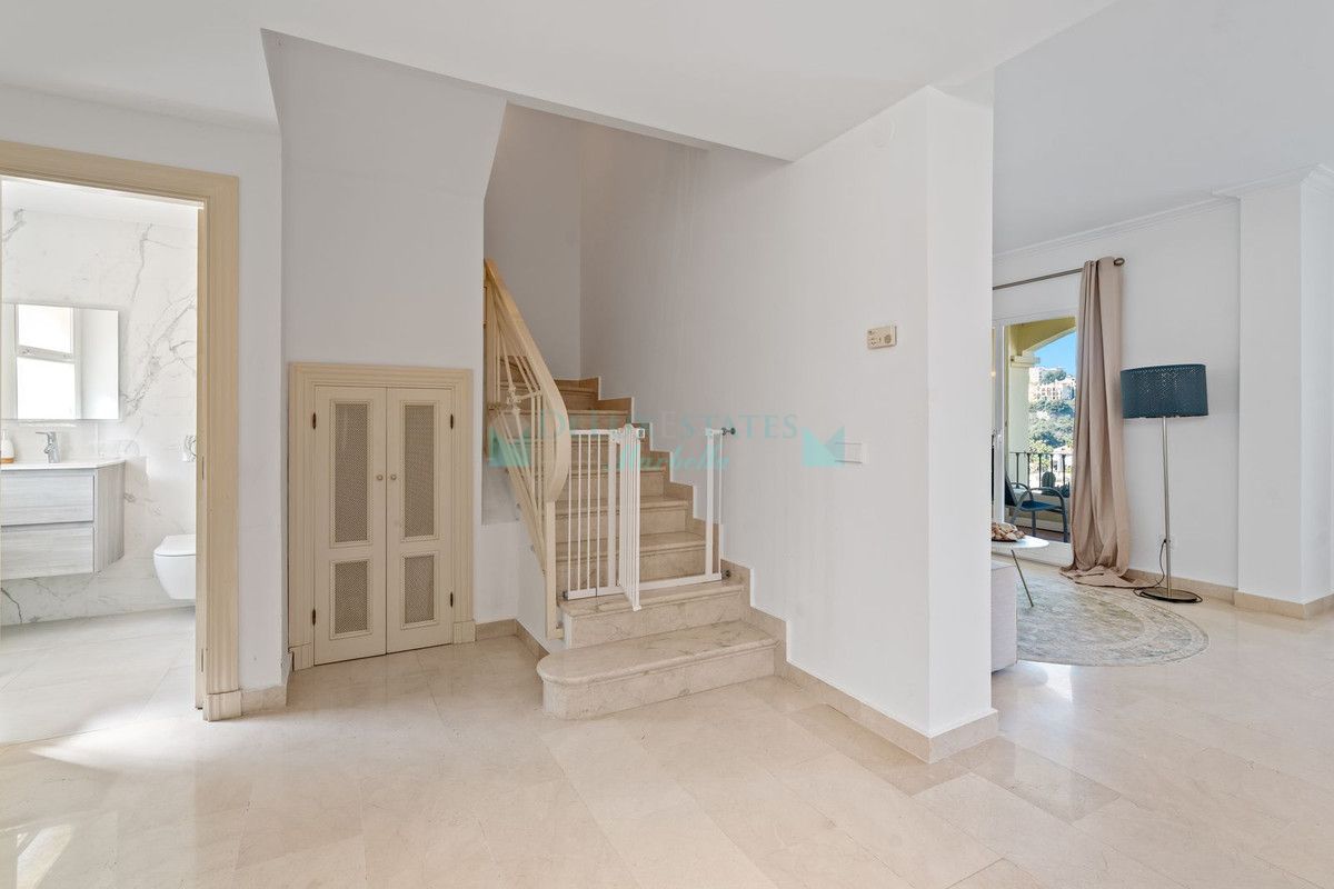 Penthouse for sale in La Quinta, Benahavis