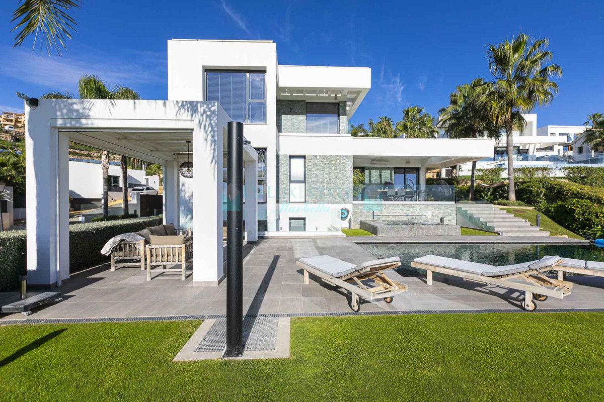 Villa for sale in Benahavis