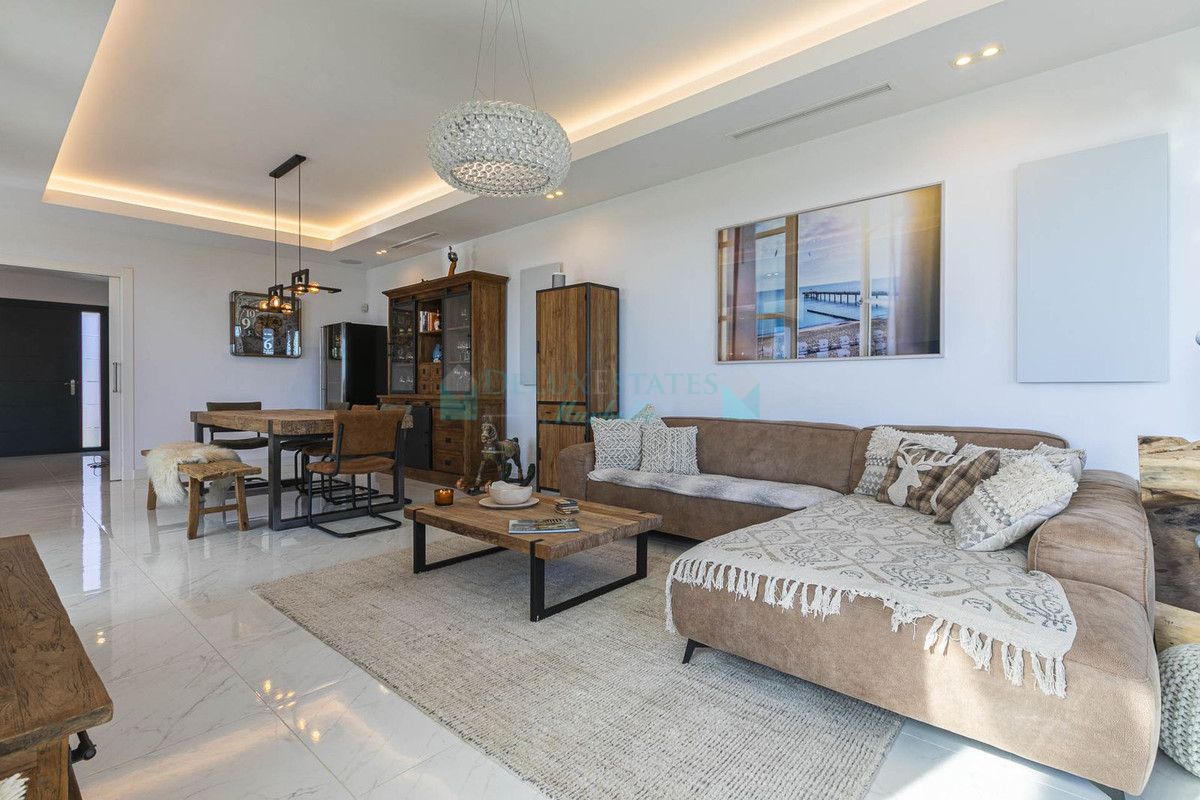 Villa for sale in Benahavis