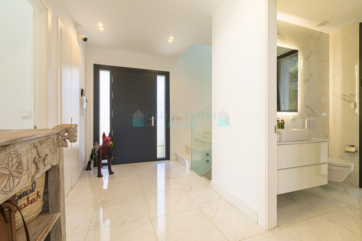 Villa for sale in Benahavis