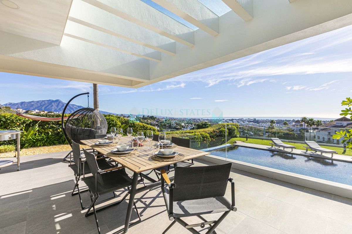 Villa for sale in Benahavis