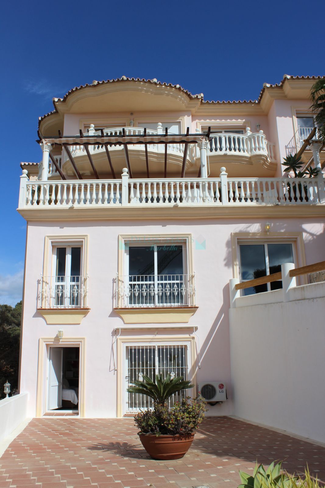 Villa for sale in Artola, Marbella East
