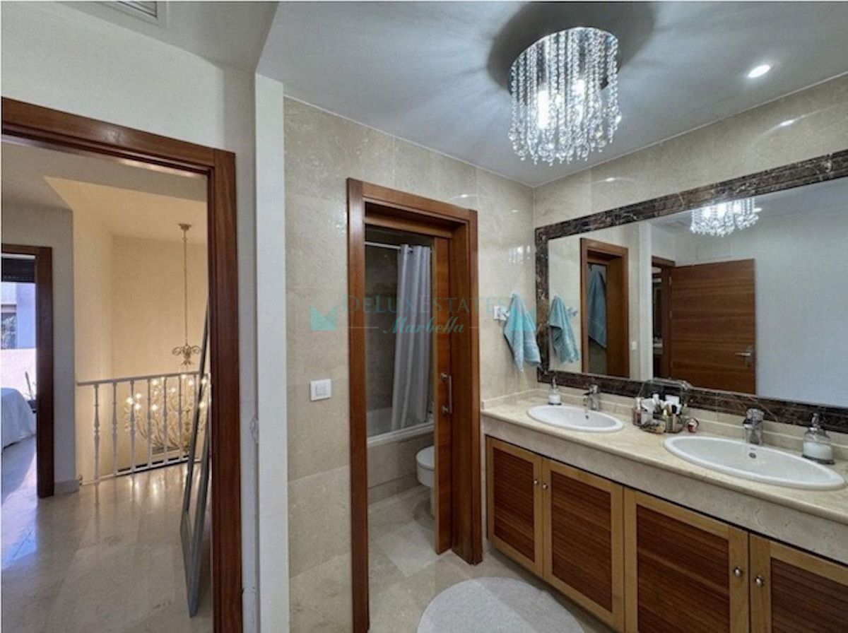 Town House for sale in Estepona