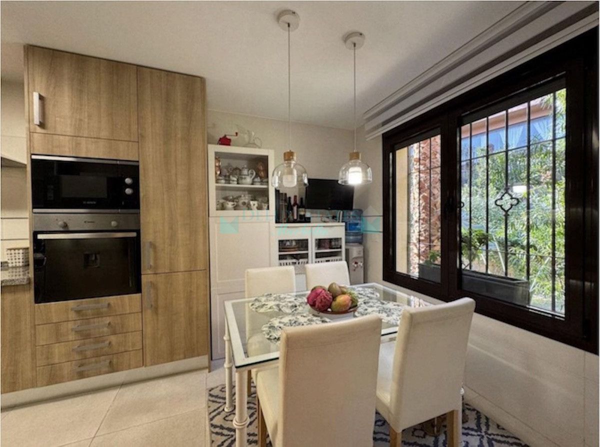 Town House for sale in Estepona