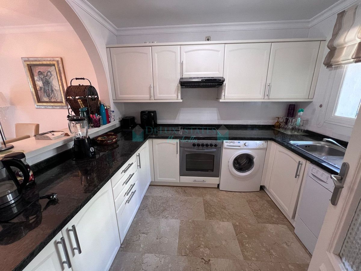 Town House for sale in El Paraiso, Estepona