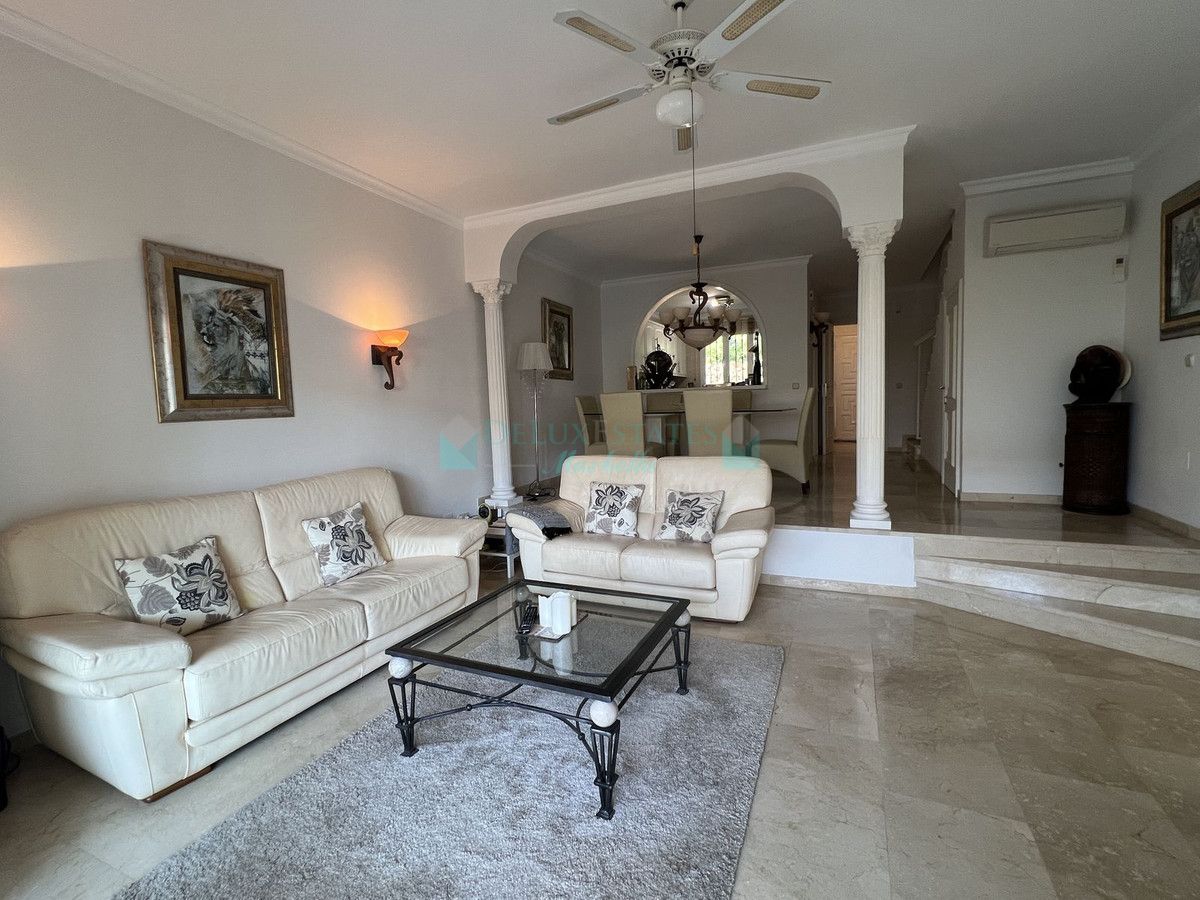 Town House for sale in El Paraiso, Estepona