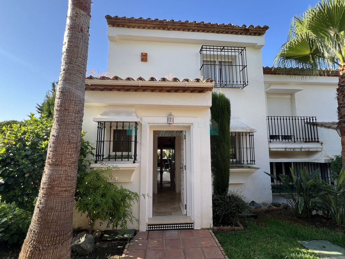 Town House for sale in El Paraiso, Estepona