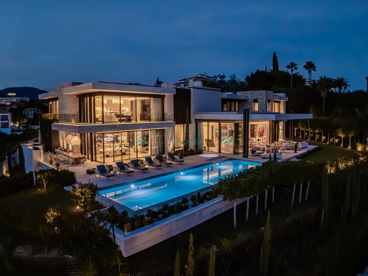 Villa for sale in La Quinta, Benahavis