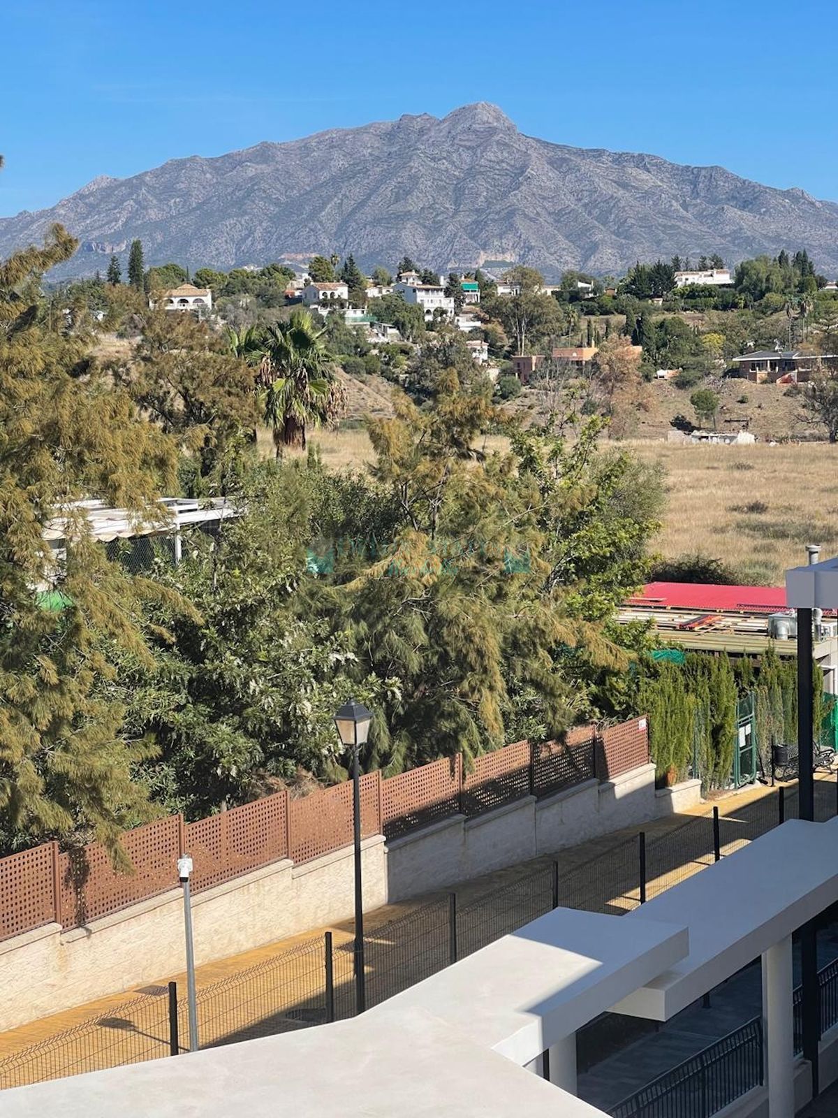 Apartamento en venta en Atalaya, Estepona