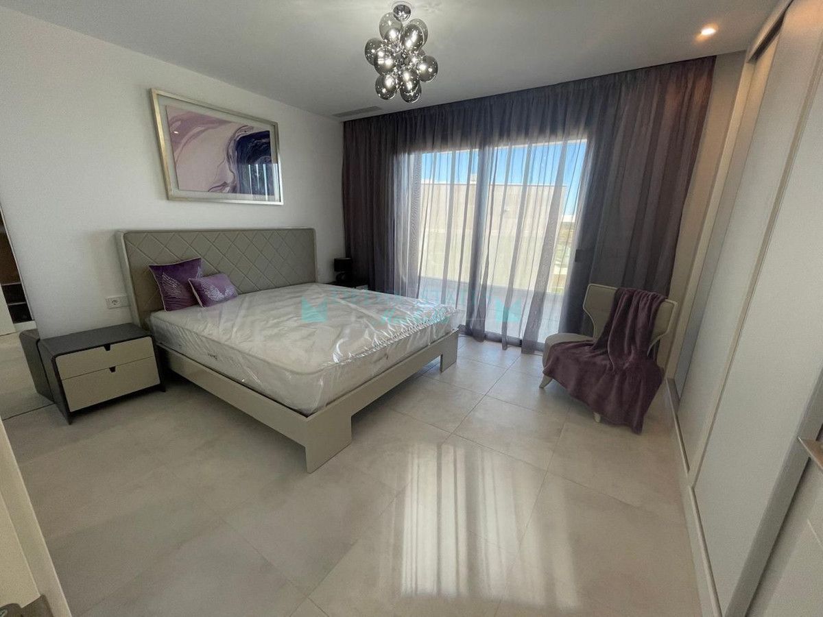 Apartamento en venta en Atalaya, Estepona