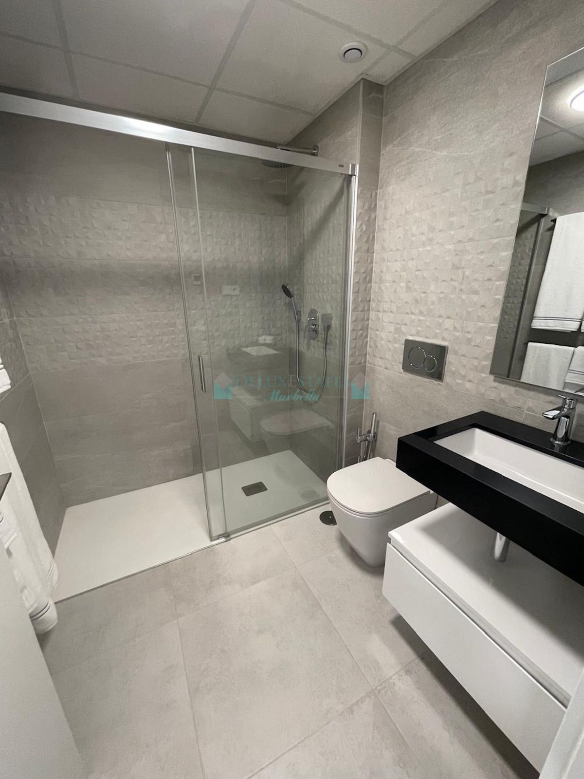 Apartamento en venta en Atalaya, Estepona