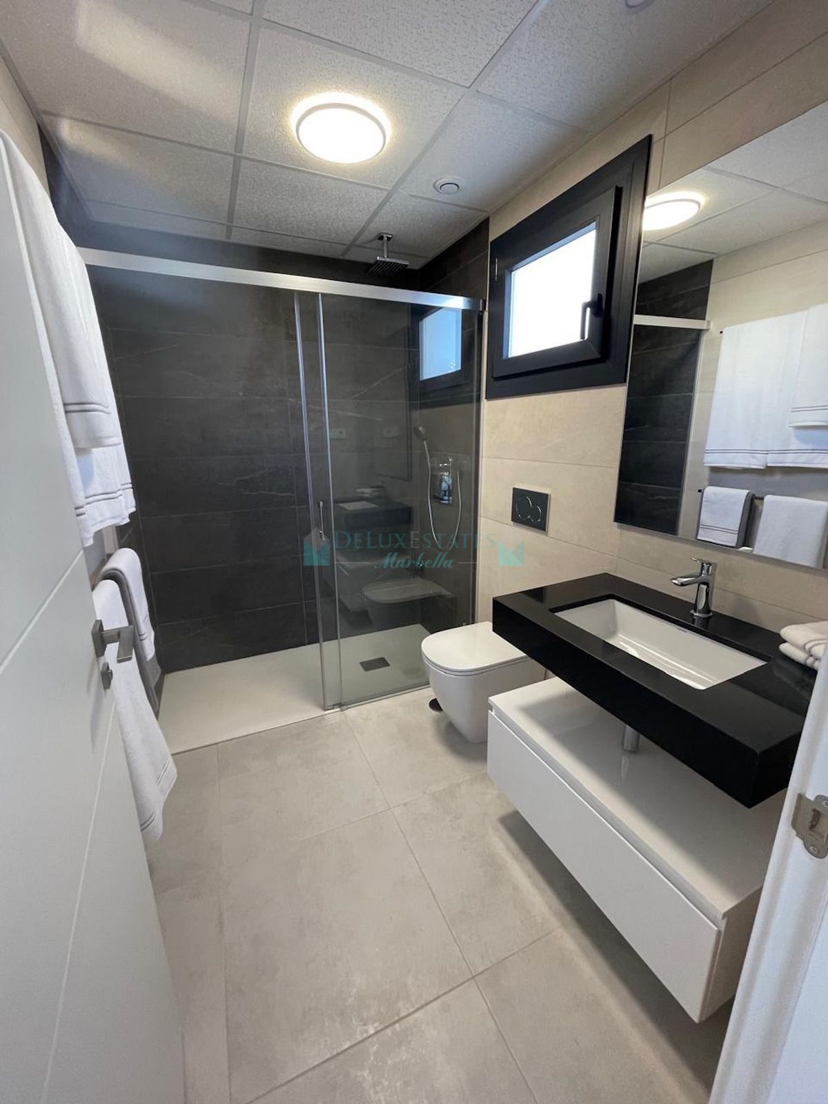 Apartamento en venta en Atalaya, Estepona