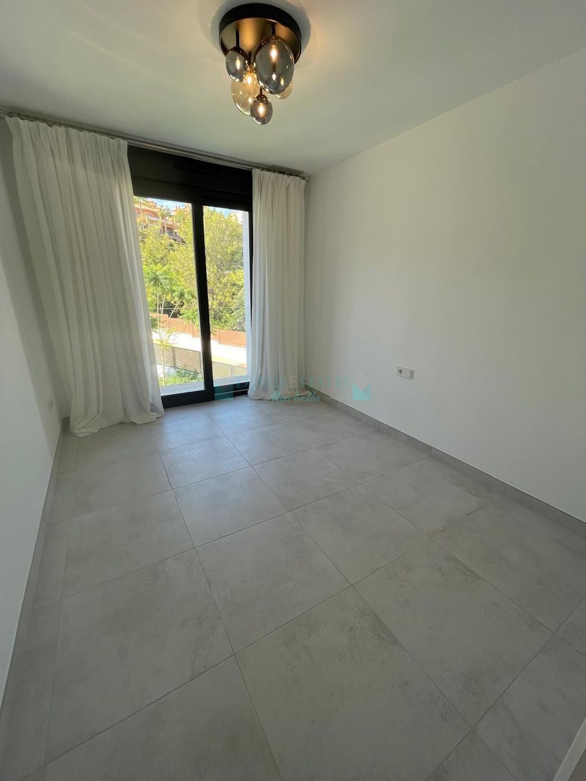 Apartamento en venta en Atalaya, Estepona