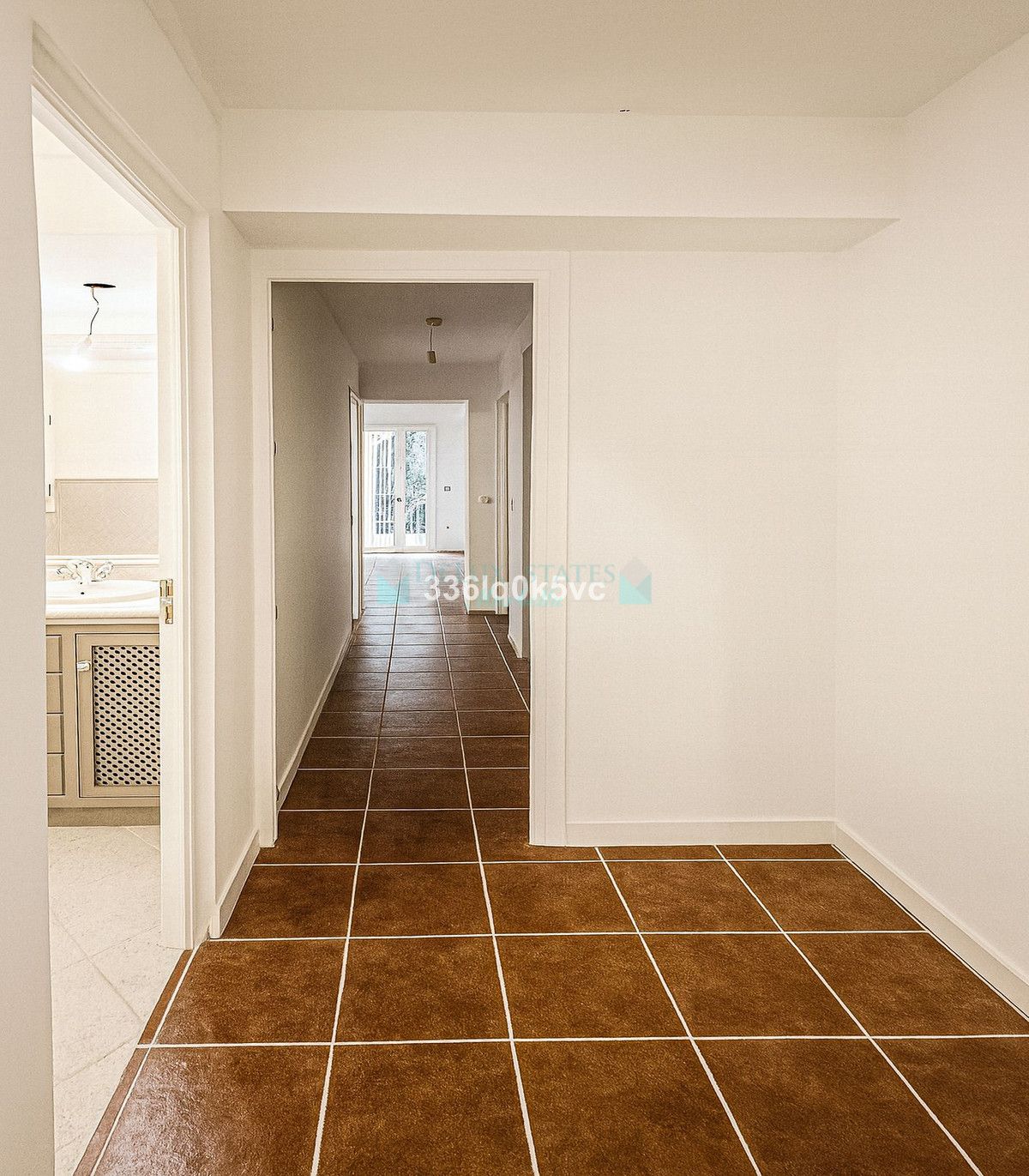 Villa for sale in Benahavis