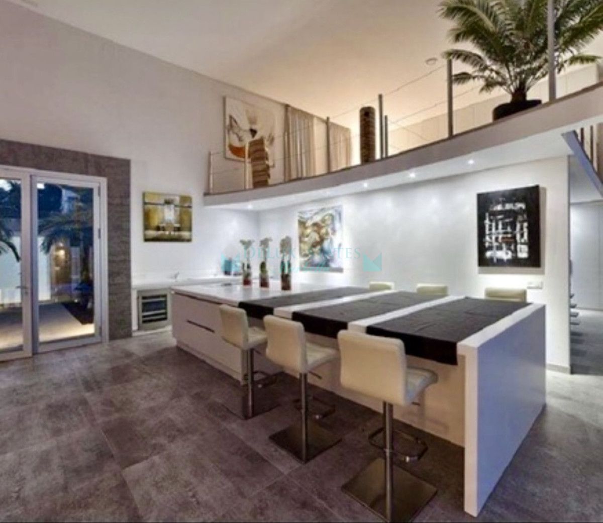 Villa for sale in Benahavis