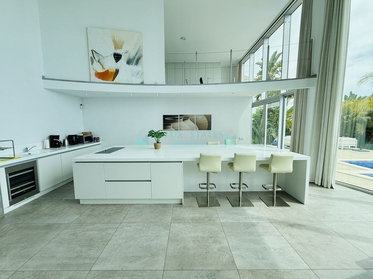 Villa for sale in Benahavis