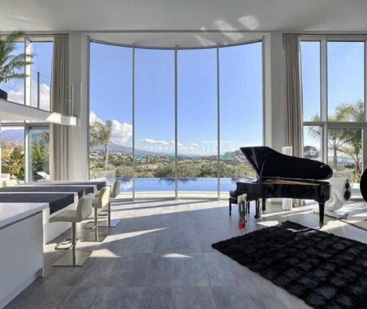 Villa for sale in Benahavis