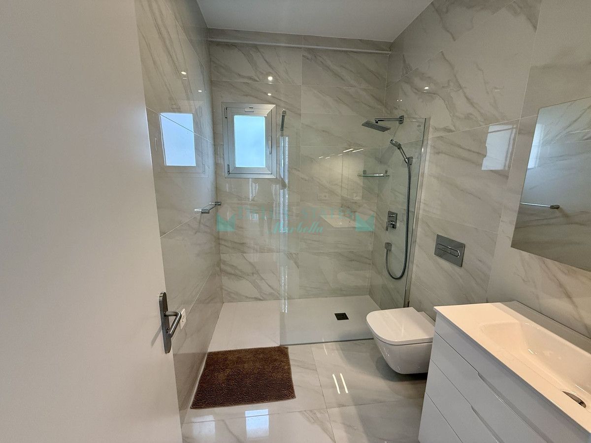 Villa for sale in Benahavis