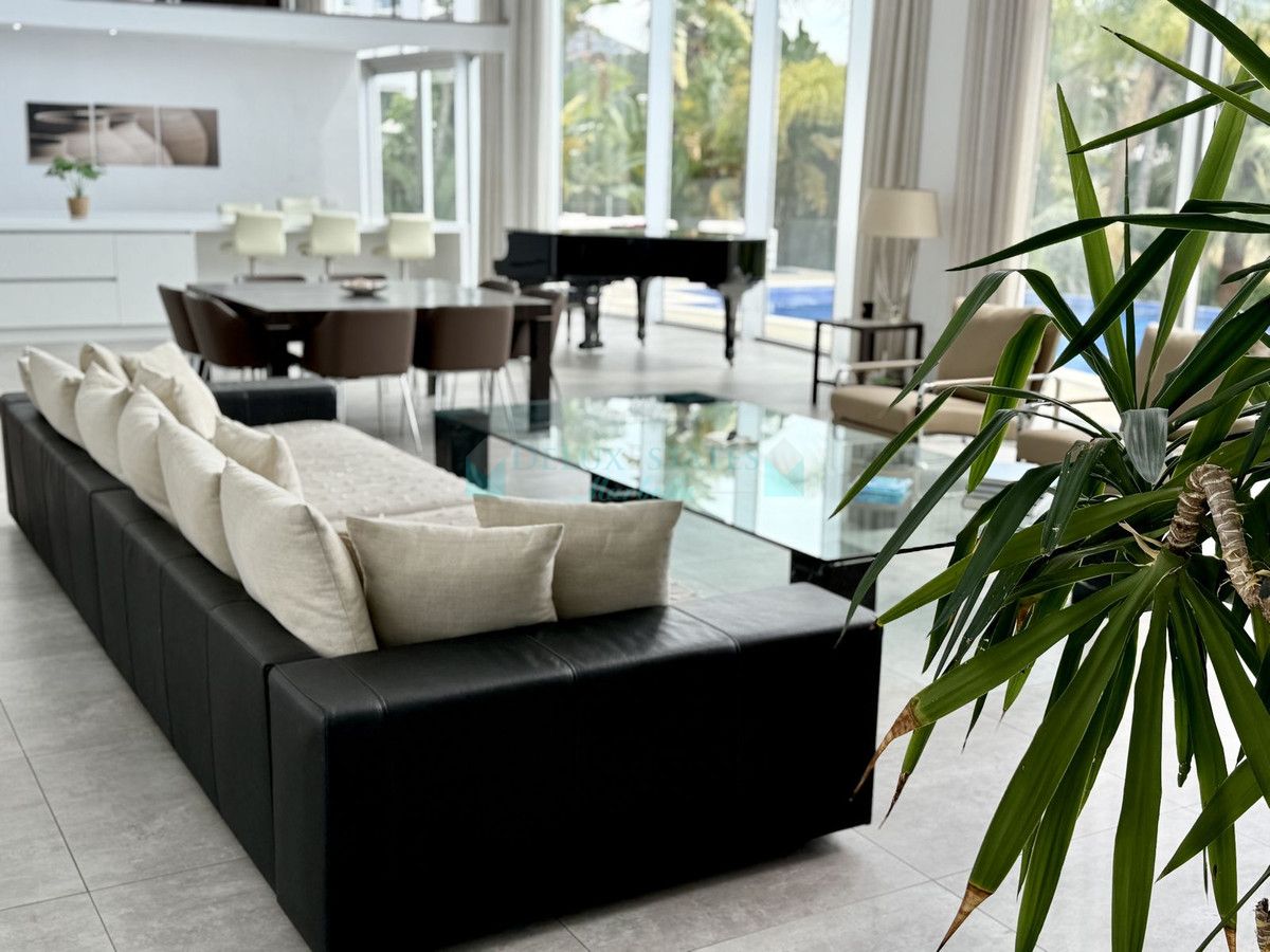 Villa for sale in Benahavis