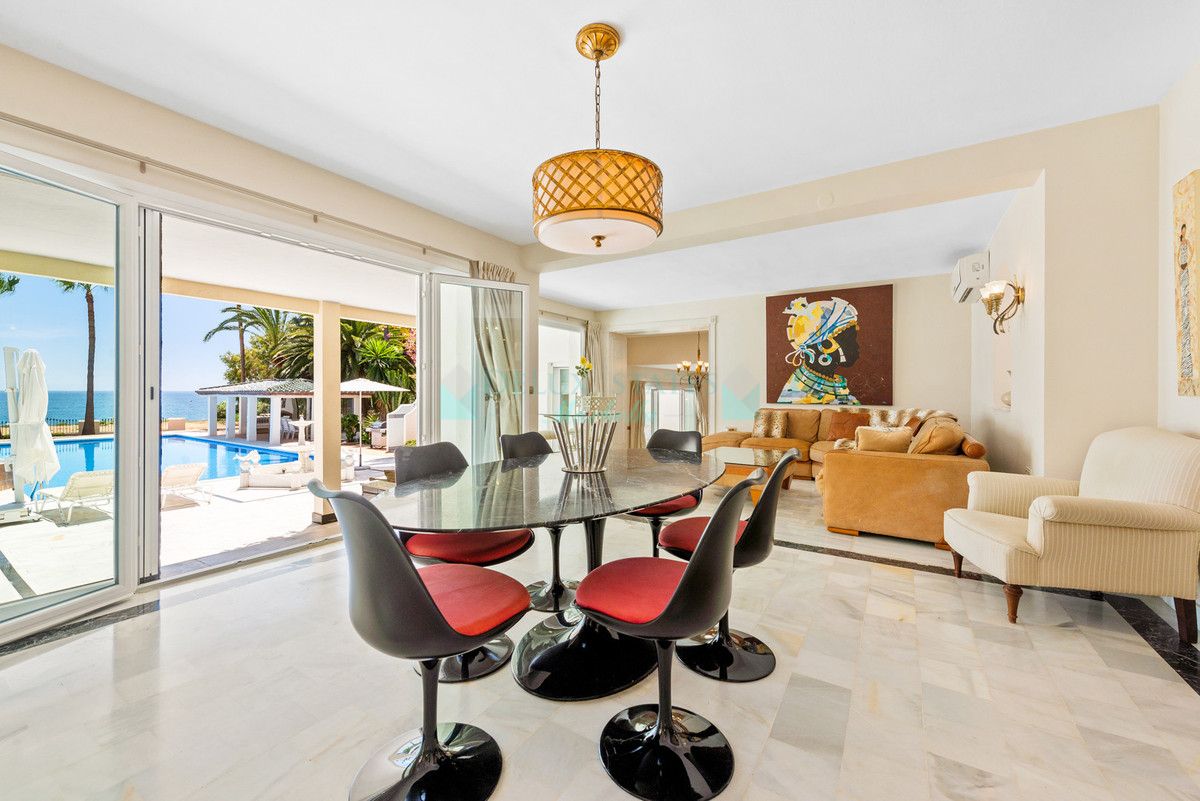 Villa for sale in Estepona