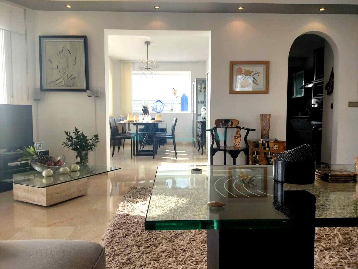 Villa for sale in Estepona