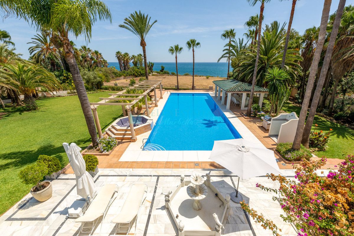 Villa for sale in Estepona