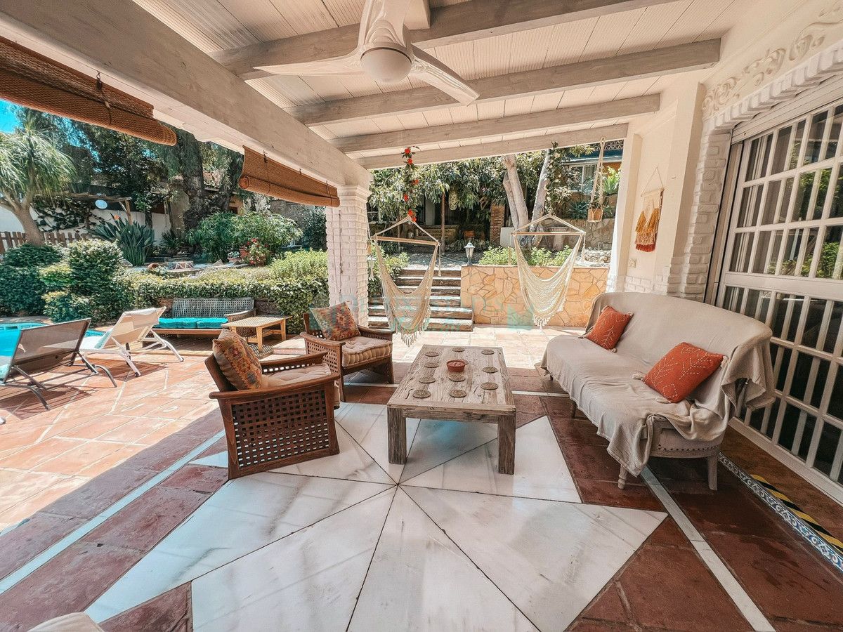 Villa for sale in Nueva Andalucia