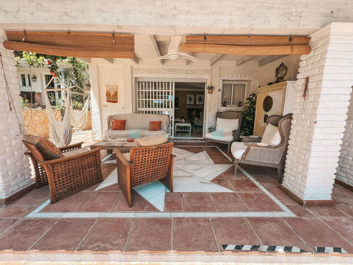 Villa for sale in Nueva Andalucia