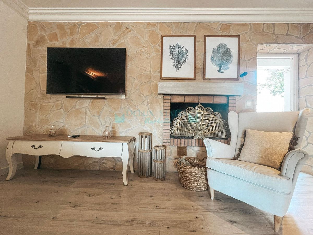 Villa for sale in Nueva Andalucia