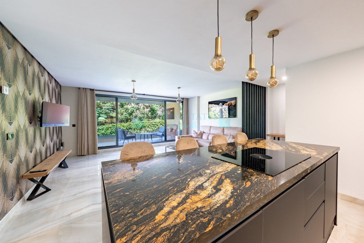 Ground Floor Apartment for sale in Benahavis