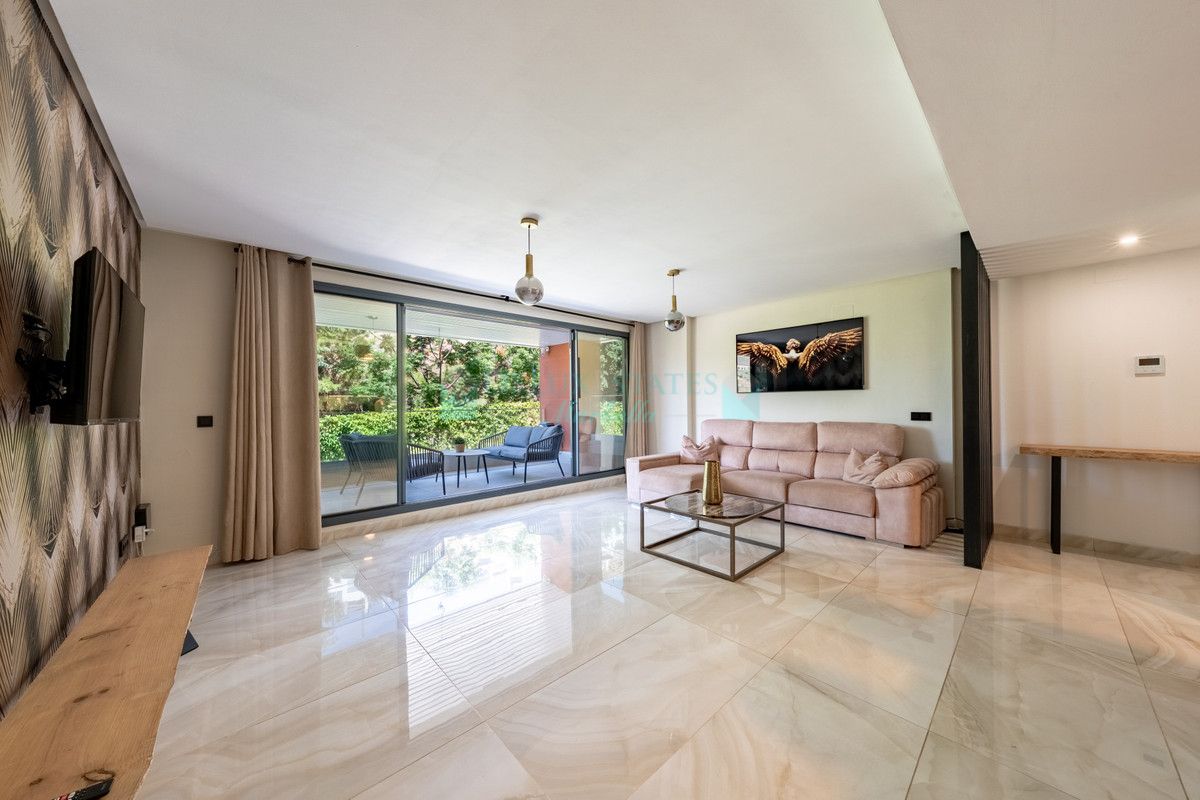 Ground Floor Apartment for sale in Benahavis