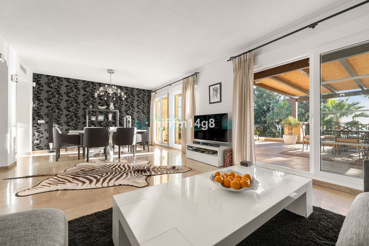 Penthouse for sale in Nueva Andalucia