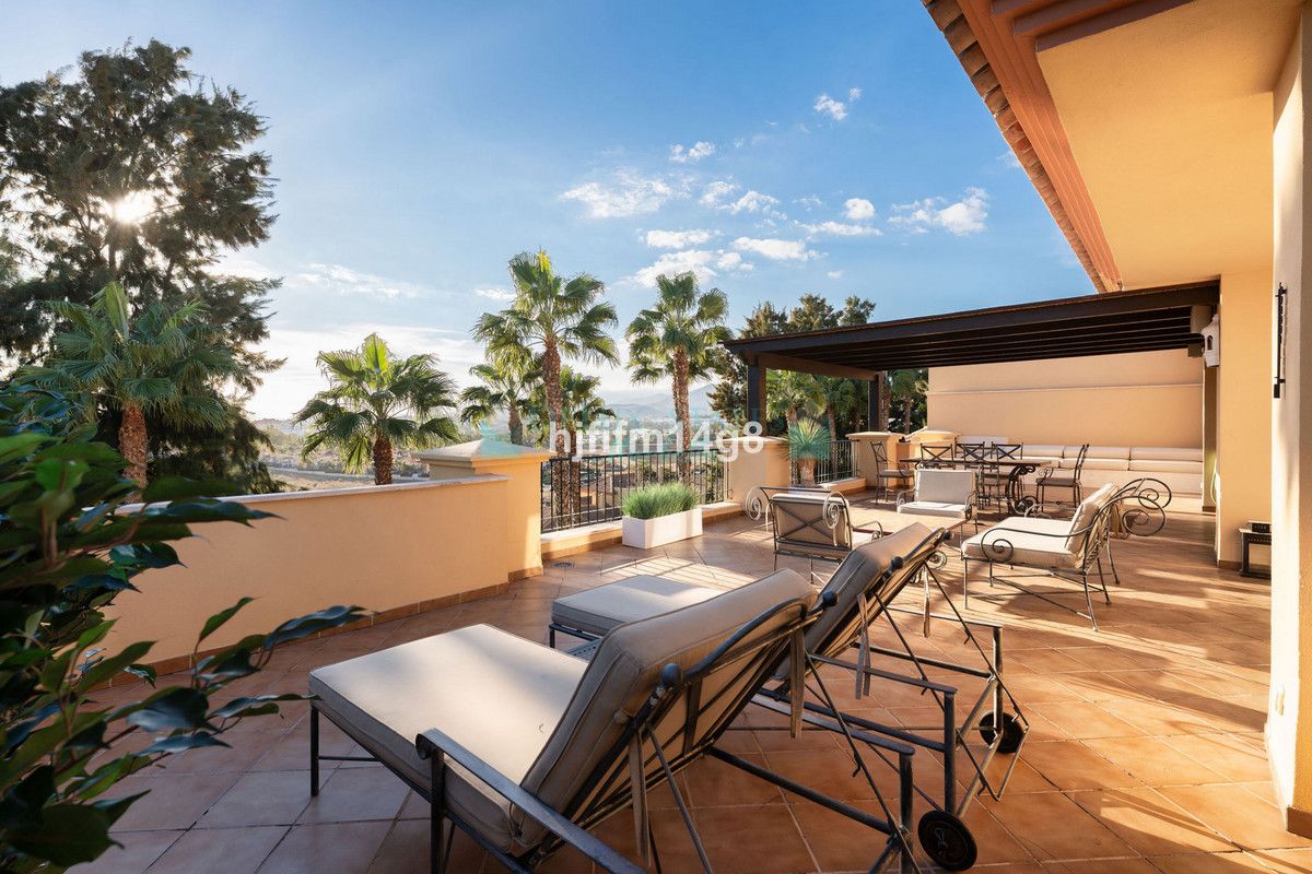 Penthouse for sale in Nueva Andalucia