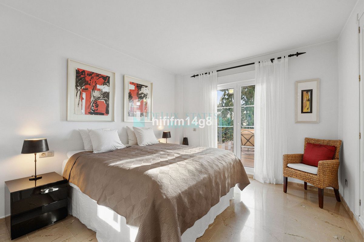 Penthouse for sale in Nueva Andalucia