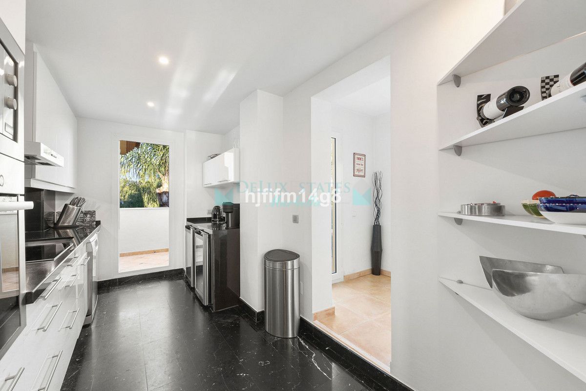 Penthouse for sale in Nueva Andalucia