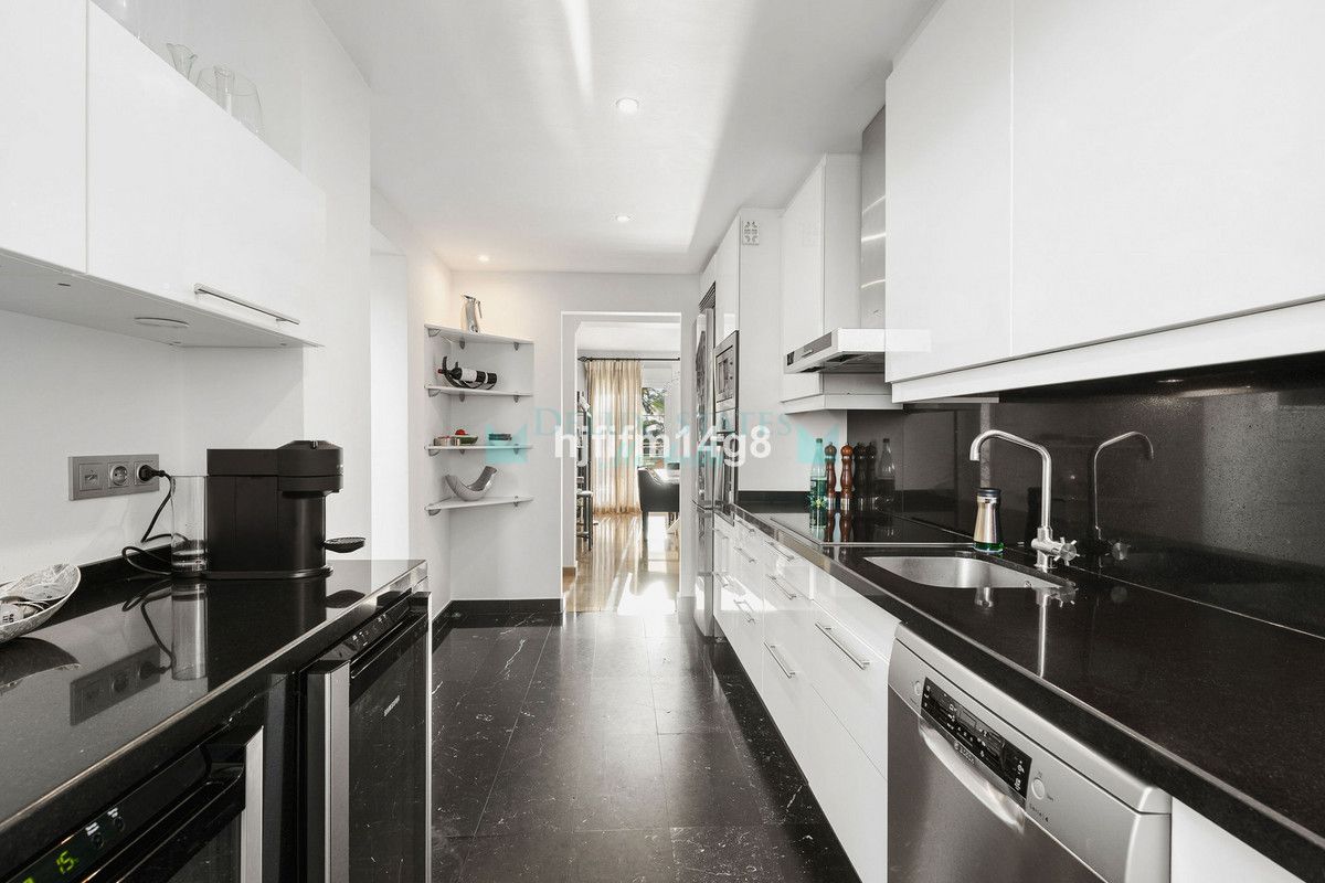 Penthouse for sale in Nueva Andalucia