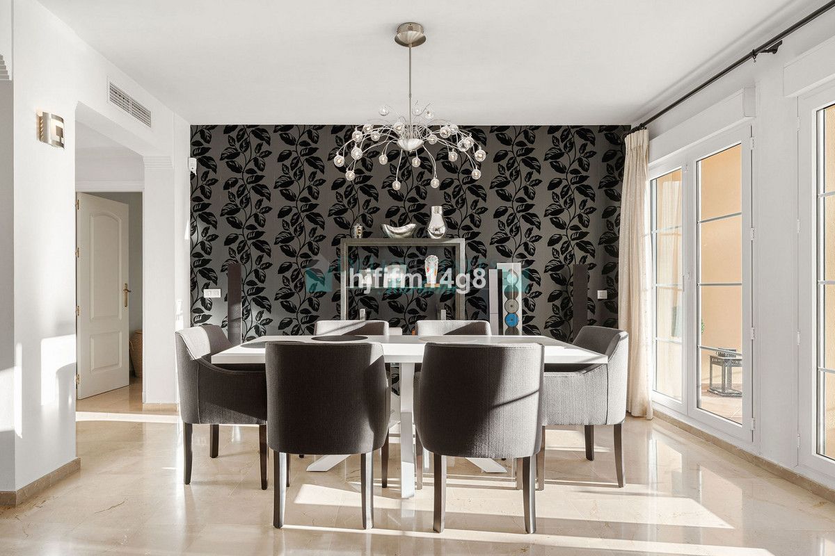 Penthouse for sale in Nueva Andalucia