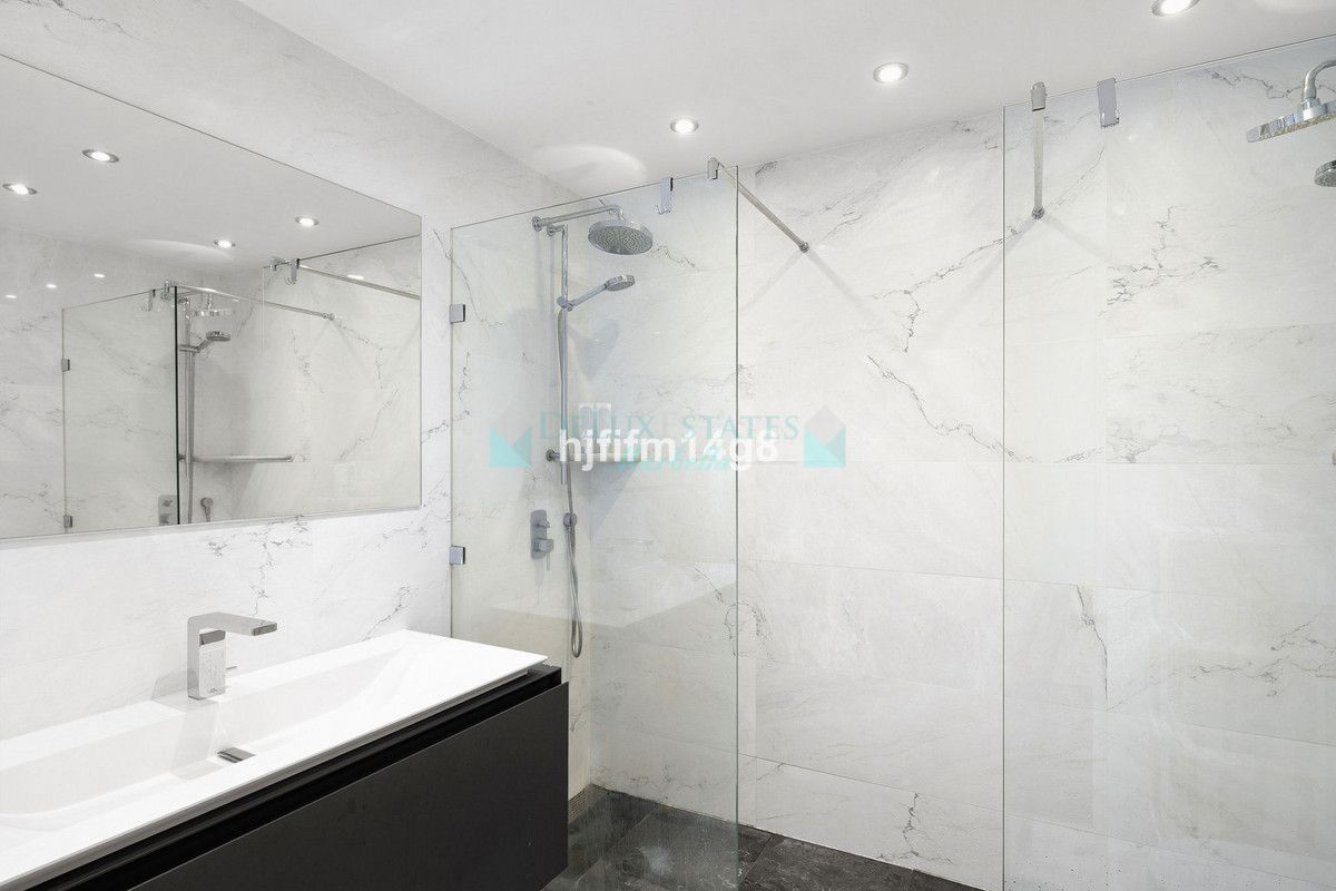 Penthouse for sale in Nueva Andalucia