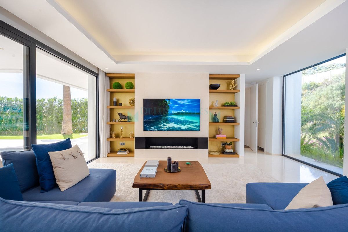 Villa for sale in Nueva Andalucia