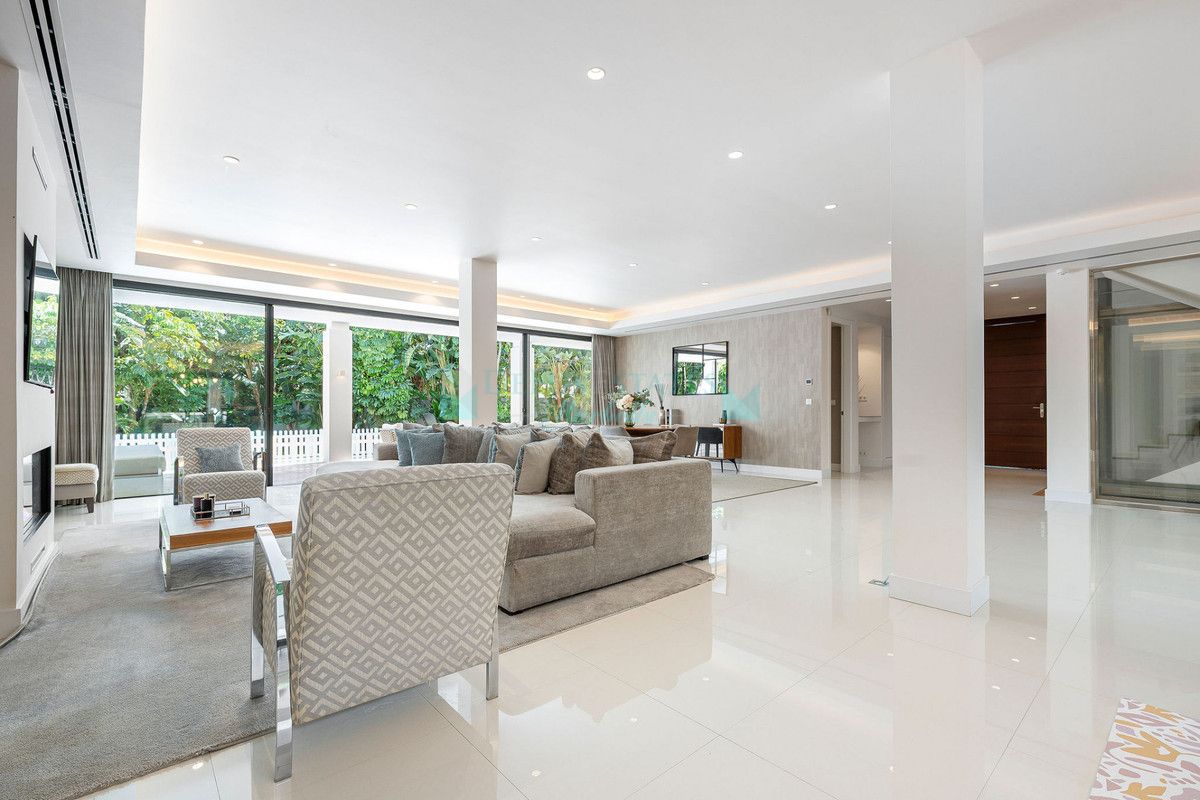 Villa for sale in La Quinta, Benahavis